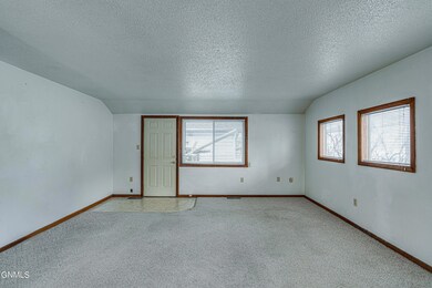 1902EThayerAve_0004