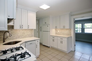 92 Pemberwick Rd unit Upstairs, Greenwich, CT 06831 - photo 6