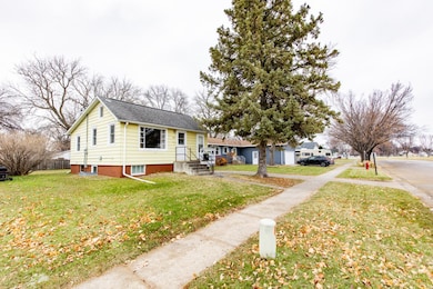 723 13th St N, Moorhead, MN 56560 - photo 2