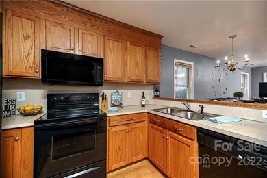 921 Ranchero St, Statesville, NC 28677 - photo 6