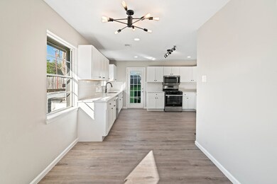 308 Sycamore St, Alvin, TX 77511 - photo 5