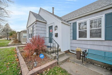 2-web-or-mls-2508 46th St-2
