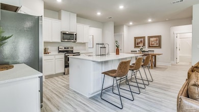 Pictures, colors, features, and size may vary.