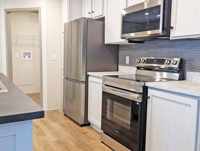 1354 Chateau Cir unit 31, Findlay, OH 45840 - photo 4