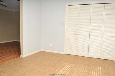 2100 Southwood Dr unit 8, College Station, TX 77840 - photo 7