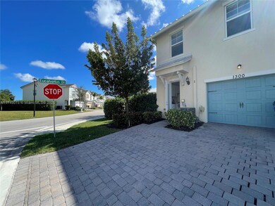 1300 Eucalyptus Dr unit 1, Hollywood, FL 33021 - photo 2