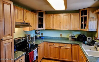 1322 Madsen Ave - Kitchen