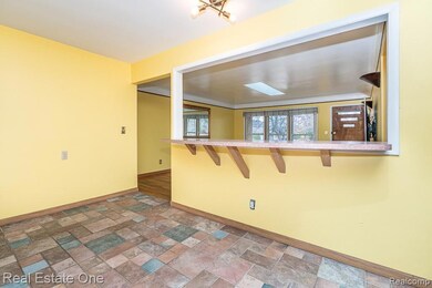 2510 Sunhill Dr, Waterford, MI 48329 - photo 6