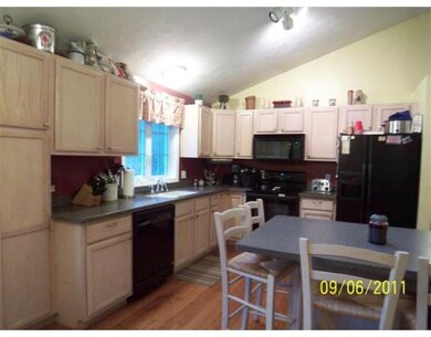 70 Ferry St unit 70, South Grafton, MA 01560 - photo 4