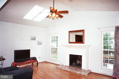 4113 Casey Ct, Alexandria, VA 22306 - photo 2