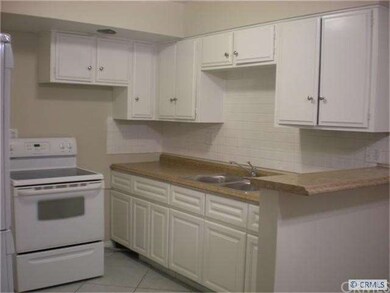 Bright kitchen with gorgeous counter top and break