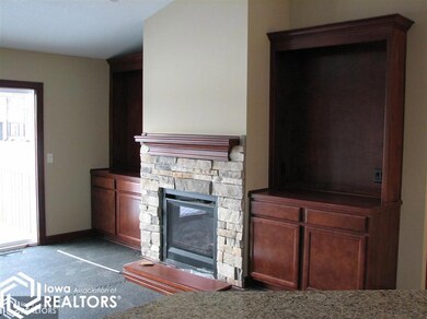 1121 W 16th St S, Newton, IA 50208 - photo 3