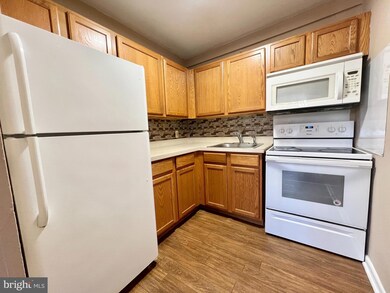 100 E Glenolden Ave unit B15, Glenolden, PA 19036 - photo 5