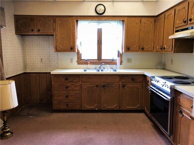 15x11 kitchen with 1st floor laundry!
