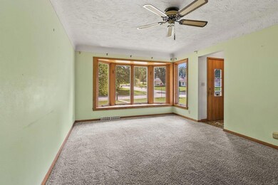 1604 Pin Oak Dr, Cedar Falls, IA 50613 - photo 2