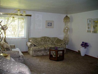 Living Room. LARGE BRIGHT LIVING ROOM WITH HARDWOO