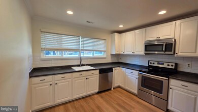 15277 Lodge Terrace, Woodbridge, VA 22191 - photo 7