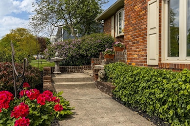 2025-5-5 4522 Crompton Dr 008