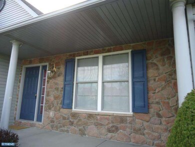 121 S Cacoosing Dr, Reading, PA 19608 - photo 4
