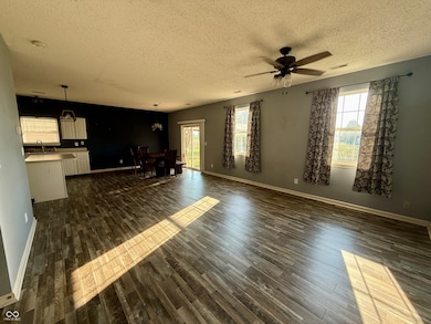 2509 Orchard Creek Dr, Columbus, IN 47201 - photo 5