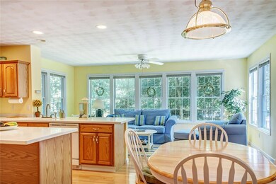 156 Fieldstone Ln, Saunderstown, RI 02874 - photo 5