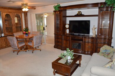 Living Room/Dining Area