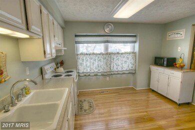 19051 Partridge Wood Dr, Germantown, MD 20874 - photo 4