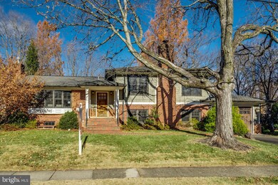 605 Manor Dr NE, Vienna, VA 22180 - photo 2