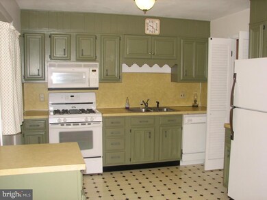 1205 Cloverton Dr, Columbia, PA 17512 - photo 4