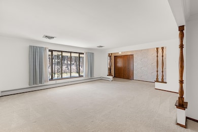 910 W Decorah Rd