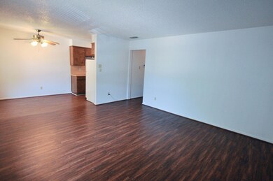 511 W Oak St unit 2, Weatherford, TX 76086 - photo 3