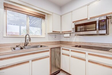 10511 W Caron Dr, Sun City, AZ 85351 - photo 6