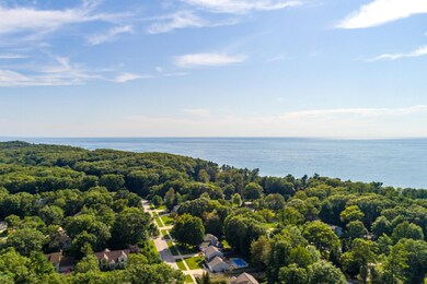 2361 Bloomfield Ct, Norton Shores, MI 49