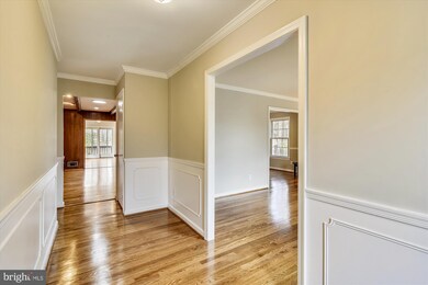 8312 Chartwell Ct, Annandale, VA 22003 - photo 4