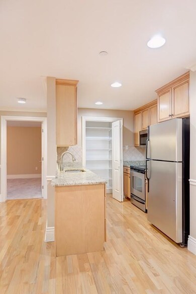 12 Russell Rd unit 205, Wellesley, MA 02482 - photo 7