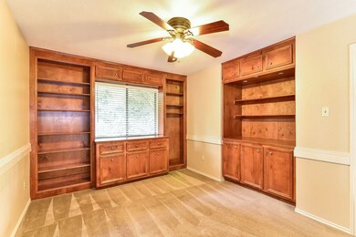 8 S High Oaks Cir, Spring, TX 77380 - photo 5