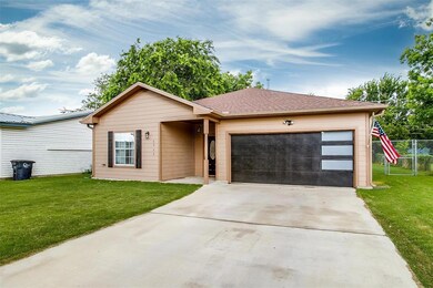 1711 Raylene Dr, Cleburne, TX 76033 - photo 2