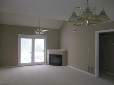 5805 Hudson Lake Dr, Louisville, KY 40291 - photo 4