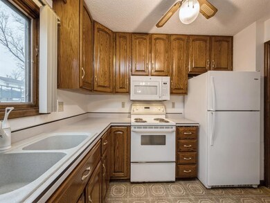 24 Clive Dr NW, Cedar Rapids, IA 52405 - photo 7