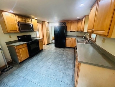 78 Pleasant St, Grafton, MA 01519 - photo 3