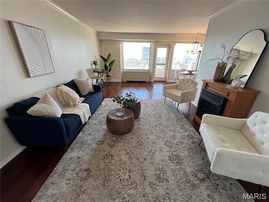 Executive House Apartments unit 23C, Saint Louis, MO 63108 - photo 3