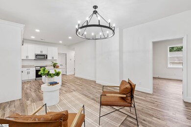 8172 9th St, Boiling Springs, SC 29316 - photo 4