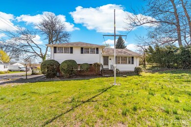 35 Grandview Ave, Edison, NJ 08837 - photo 2