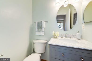 2048 Headlands Cir, Reston, VA 20191 - photo 5