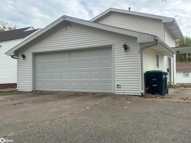 530 Washington St, Wapello, IA 52653 - photo 3