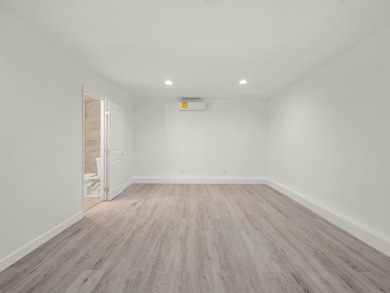 P1588445