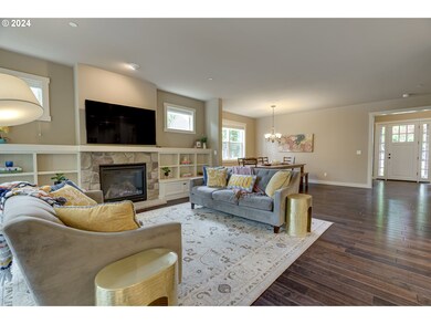 Living Room/Entrance