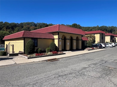 2 Granada Crescent unit 8, White Plains, NY 10603 - photo 4