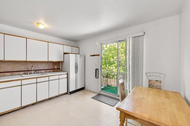 160 Long Pond Ln, Staten Island, NY 10304 - photo 6