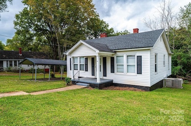 504 N Spring Ave, Newton, NC 28658 - photo 2